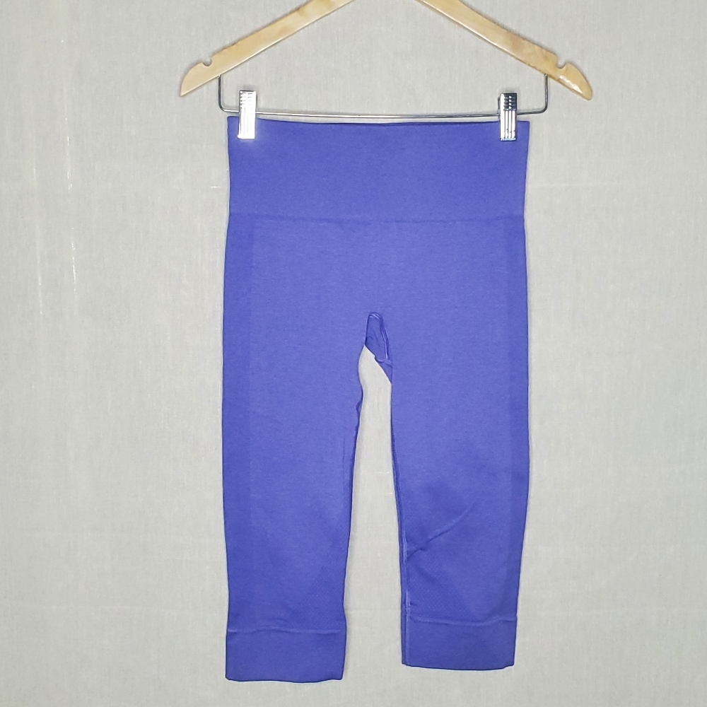 ♡ Lululemon Purple Cropped Leggings Size 4